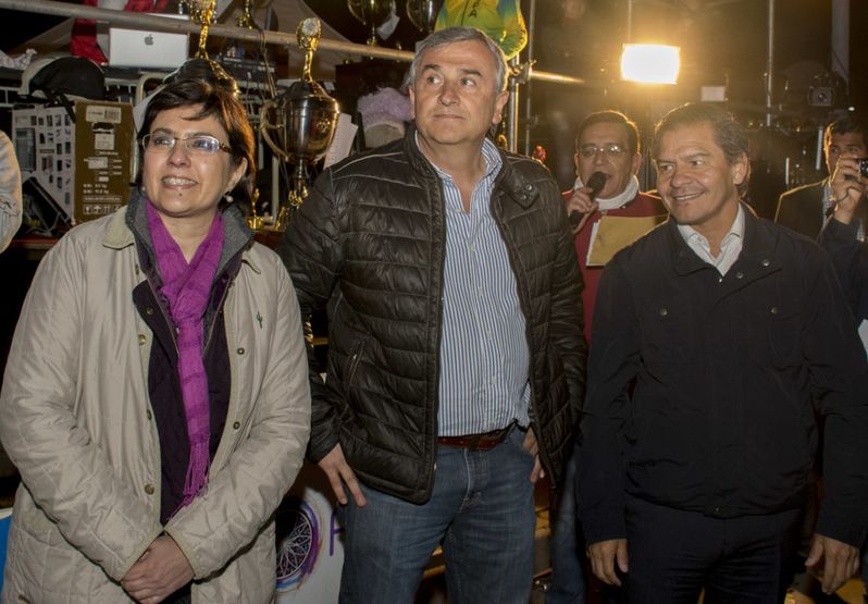 El gobernador, Gerardo Morales, junto a la ministra de Educación, Isolda Calsina y al intendente de Antofagasta, Valentín Volta Valencia
